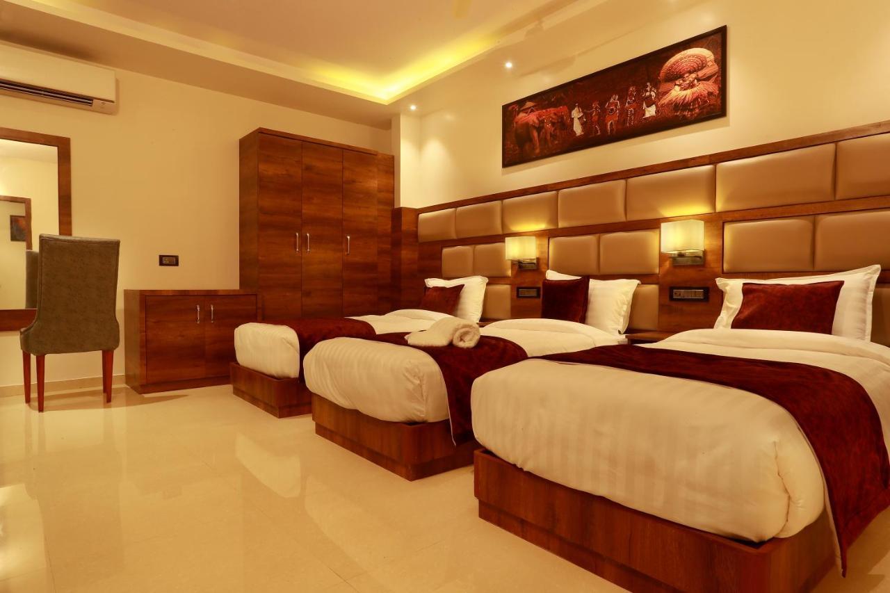 Aura One Hotel Kochi Exterior photo
