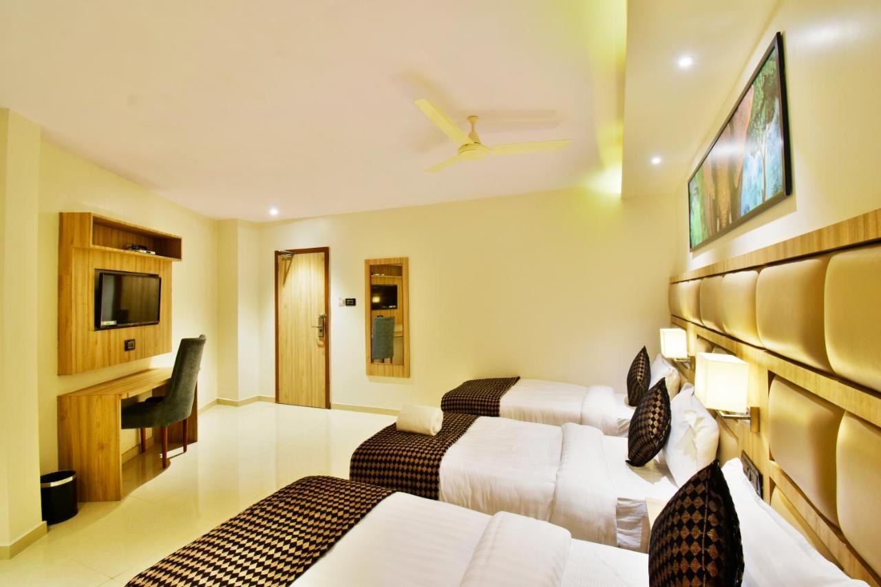 Aura One Hotel Kochi Exterior photo