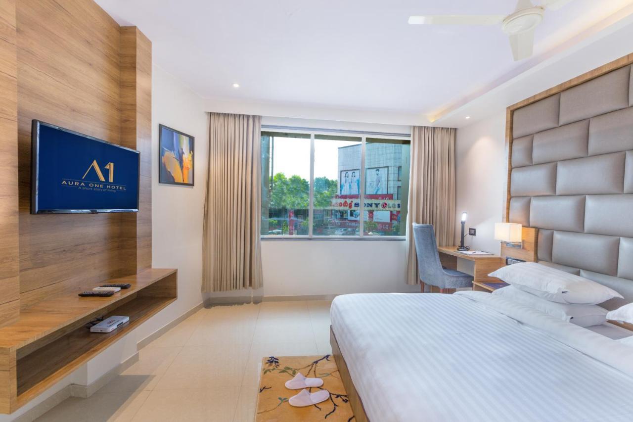 Aura One Hotel Kochi Exterior photo